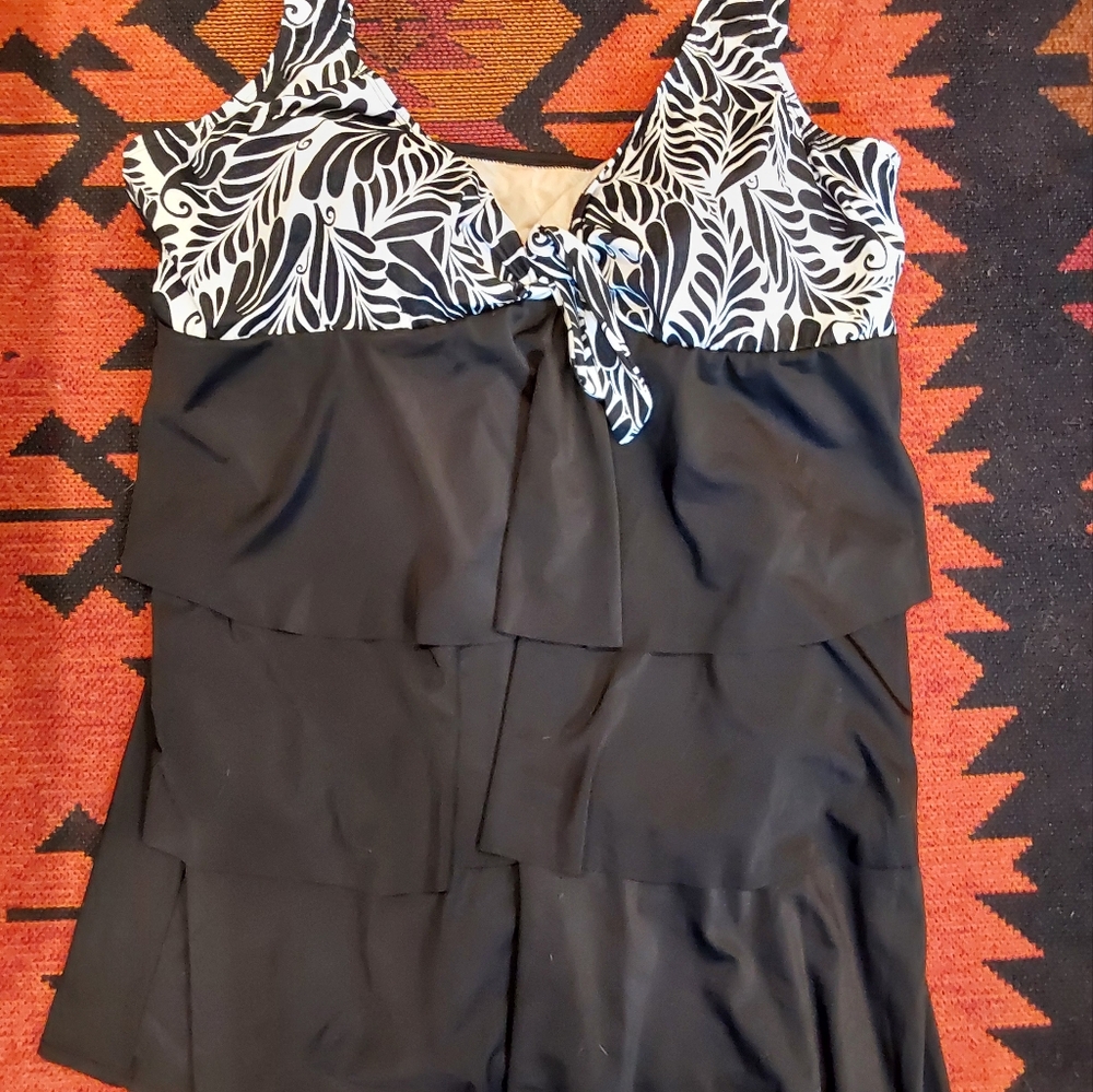 NEW Beach Scene Women's Plus Size Black White Tiered One Piece Bathing Suit. 24W